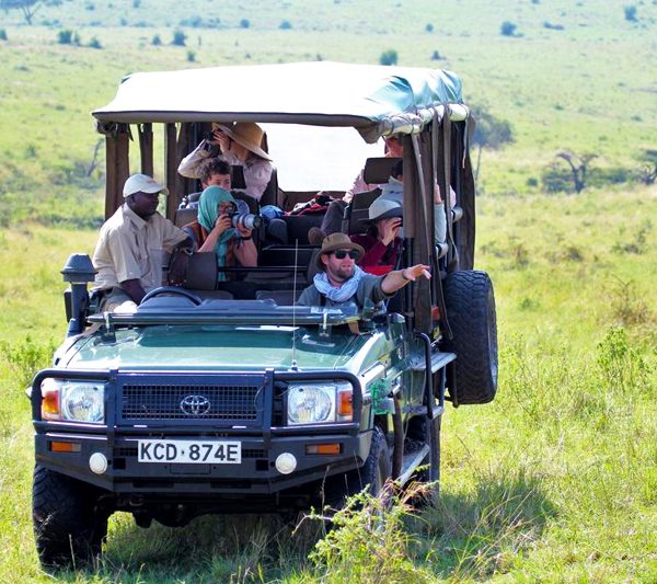 8-days-uganda-gorilla-trek-kenya-wildlife-safari-tour